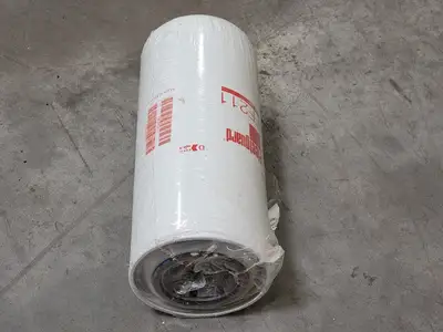 NEW FLEETGUARD FF211