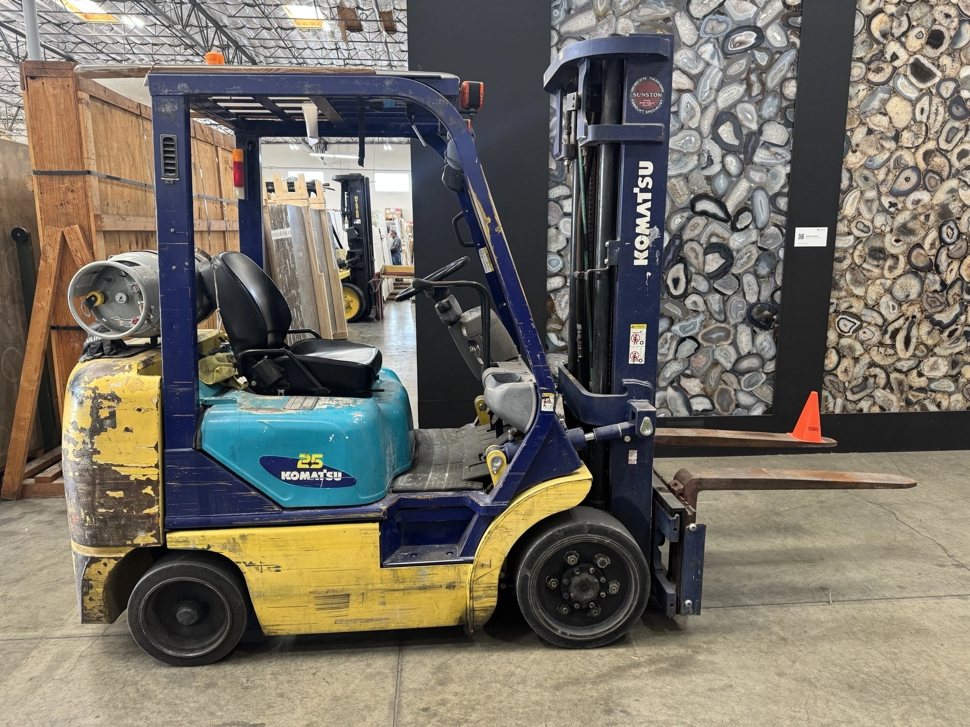 USED KOMATSU FG25T-12