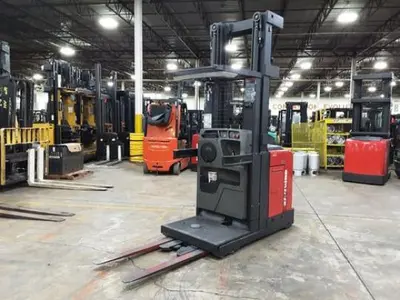 USED 2018 RAYMOND 560-OPC30TT