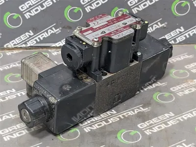 Toyooki HD3-3W-BCA-025D-WYD2 Directional Control Valve Dual 110VAC Coils Used