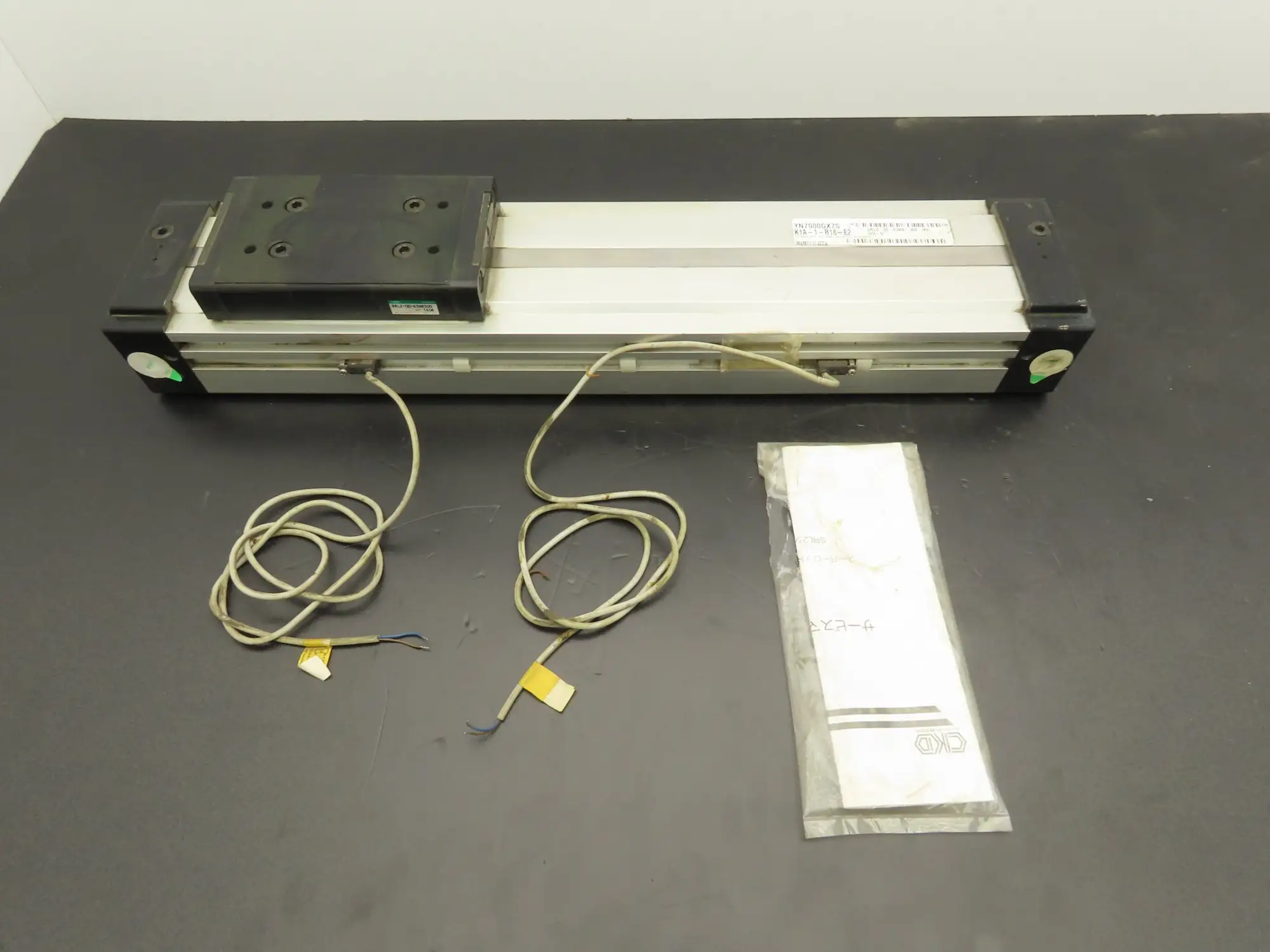 CKD SRL2-00-63NB300 Pneumatic Rodless Air Cylinder Slide 63mm Bore 300mm Stroke