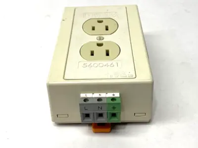 USED PHOENIX CONTACT DUAL POWER OUTLET DIN RAIL MOUNTED 125VAC 5600461