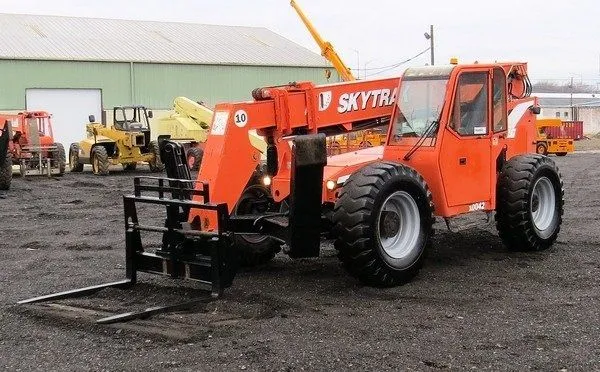 USED 2019 SkyTrak 10042
