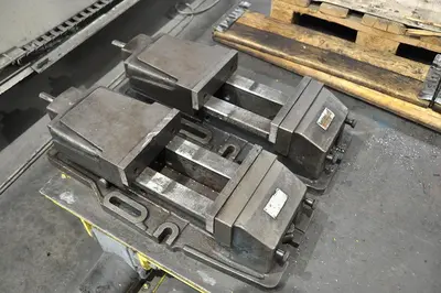 USED OPTIMUM MANUAL VICES