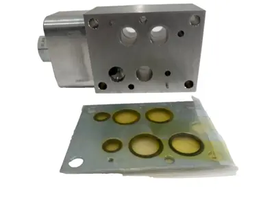 NEW SUN HYDRAULICS DKT MANIFOLD VALVE BLOCK OCE2-A2