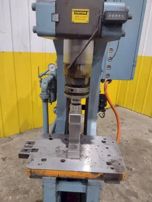 20 TON BTM MODEL #P20F TOG-L-LOC AIR TOGGLE SHEET METAL PRESS: YOBRO #24795