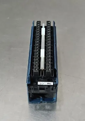 GE FANUC IC694TBS132C Module Loc 3C-8