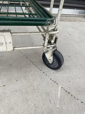 VINYL PROTECTED WIRE CART WITH INSULATED SHELVING ON WHEELS