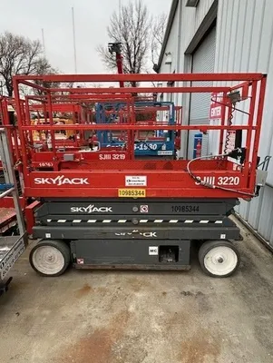 USED 2019 SKYJACK 3220
