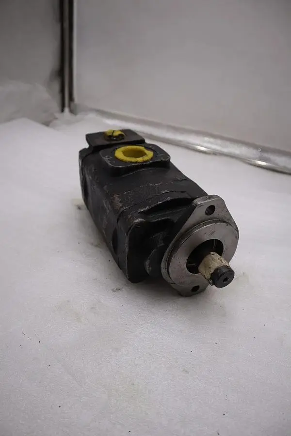 3269121137 Parker Commercial Intertech Gear Pump STOCK H1841