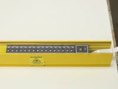 Allen Bradley 445L-R4S4120YD Guardshield Light Curtain Safe4 Receiver Parts Only