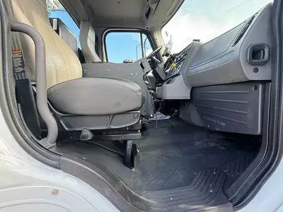 Used 2018 FREIGHTLINER M2 106 Tractors & Trailers Florida US | Truck and Van Outlet #1506268