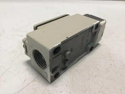 USED OMRON D4B-2171N