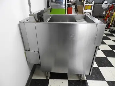 Used Hobart Used Hobart HF85C Commercial Full Pot Deep fryer with Auto Lift 220 volt 3 phase Cookers / Coolers / Fryers Illinois US | Falcon Restaurant Supply #1376494