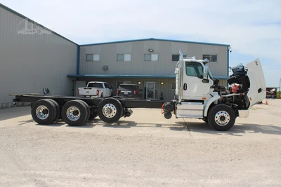 New | in-Stock 2026 INTERNATIONAL HX Cab Chassis trucks Texas US | Roll Off Truck World #1491798