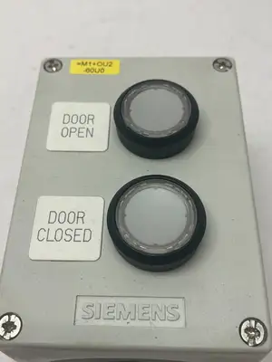 USED SIEMENS PUSHBUTTON ENCLOSURE ASSEMBLY W/ 2X WHITE ILLUMINATED PUSHBUTTONS
