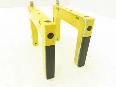 Banner SLM80P6Q Fork Slot Proximity Sensor Fixed-Distance 80mm Width  Lot of 2