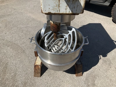 Blakeslee industrial/commercial mixer model DD-80T, 220 volt single phase electric, 4 speed mixer, c...