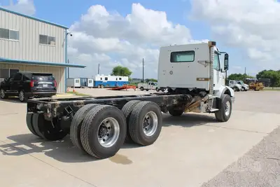 Used 2019 VOLVO VHD104B200 Cab Chassis trucks Texas US | Roll Off Truck World #1492007