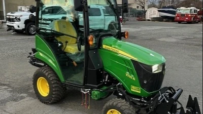 USED 2025 Deere 1025R