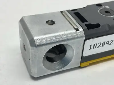 GS-71P5 | Keyence  Safety Interlock Switch Power-To-Lock Standard Type - For parts or not working
