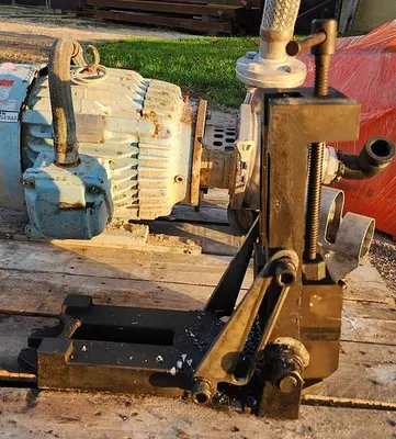 Dayton 6" Wide Jaw 90 Degree Tilting Milling/Drilling Vise