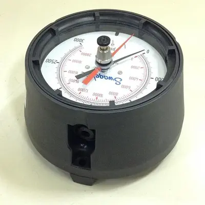 NEW SWAGELOK GAUGE925