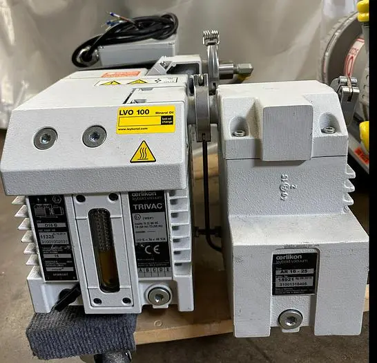 LEYBOLD D16B  VACUUM PUMP WITH EXHAUST OIL SEPARATOR AR 16-25
