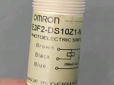 Omron E3F2-DS10Z1-N Photoelectric Switch Loc5E7/2