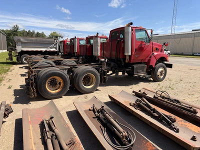 Used 2005 STERLING L9000 4X2 WITH A 12.8L L6 DIESEL ENGINE. Cab Chassis trucks Michigan US | Miedema Asset Management Group #1282413