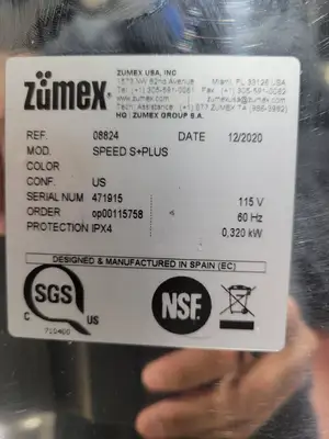 Zumex 08842 Speed S+ Self Service All-in-One High Capacity Automatic Feed Juicer with Tank Podium - 40 Fruits / Minute