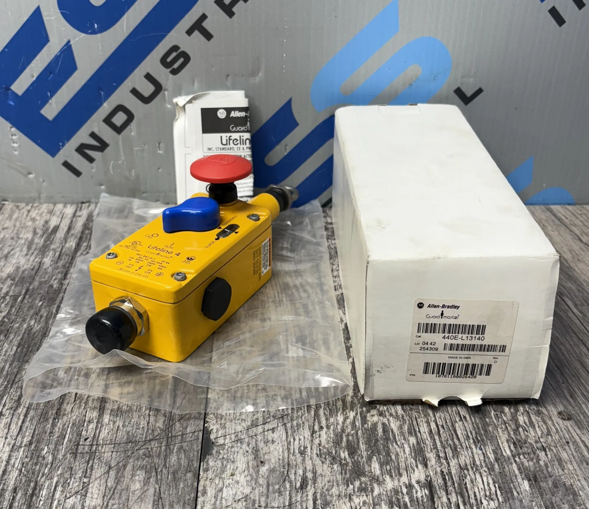 NEW Allen-Bradley 440E-L13140 SER. D