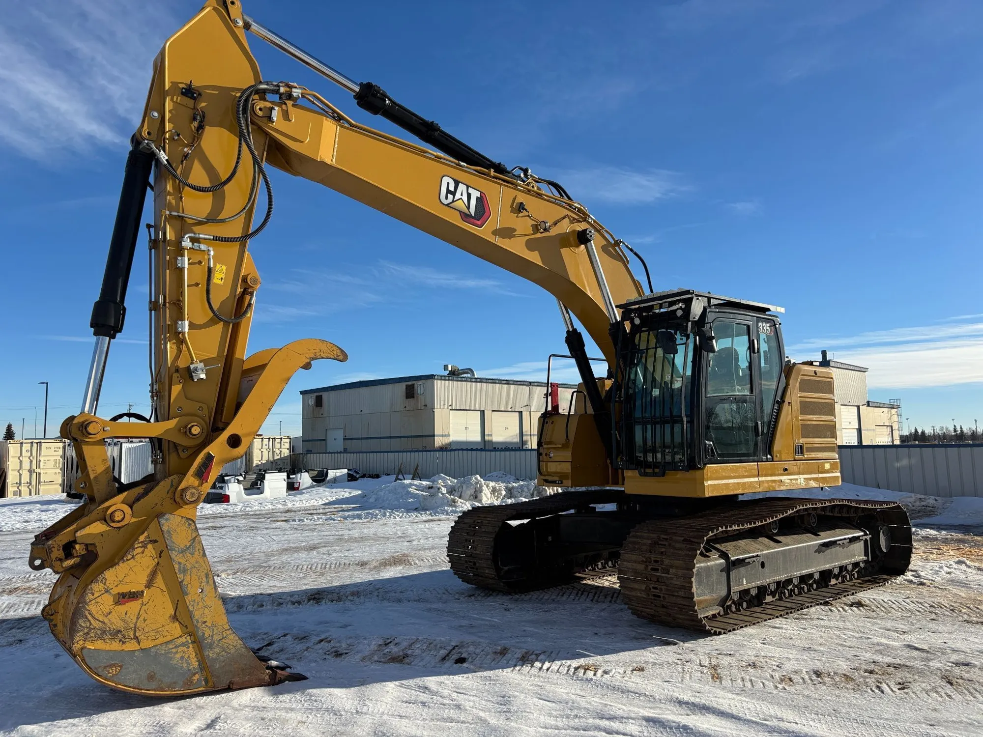 USED 2024 CAT 335