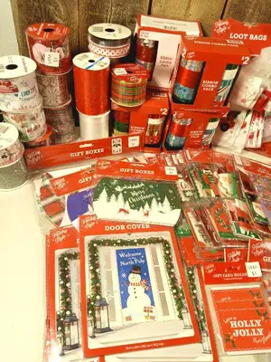 Lot of Christmas (gift bags, ribbon, etc.)