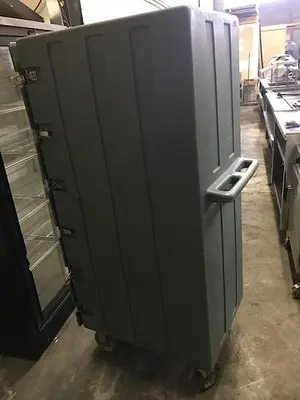 Cambro Mobile Insulated Food Cabinet - 2 compartments