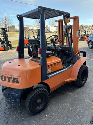USED TOYOTA 40-2FG25