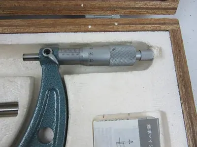 MITUTOYO 175mm - 200mm, 0.01 mm MICROMETER NO. 103-144
