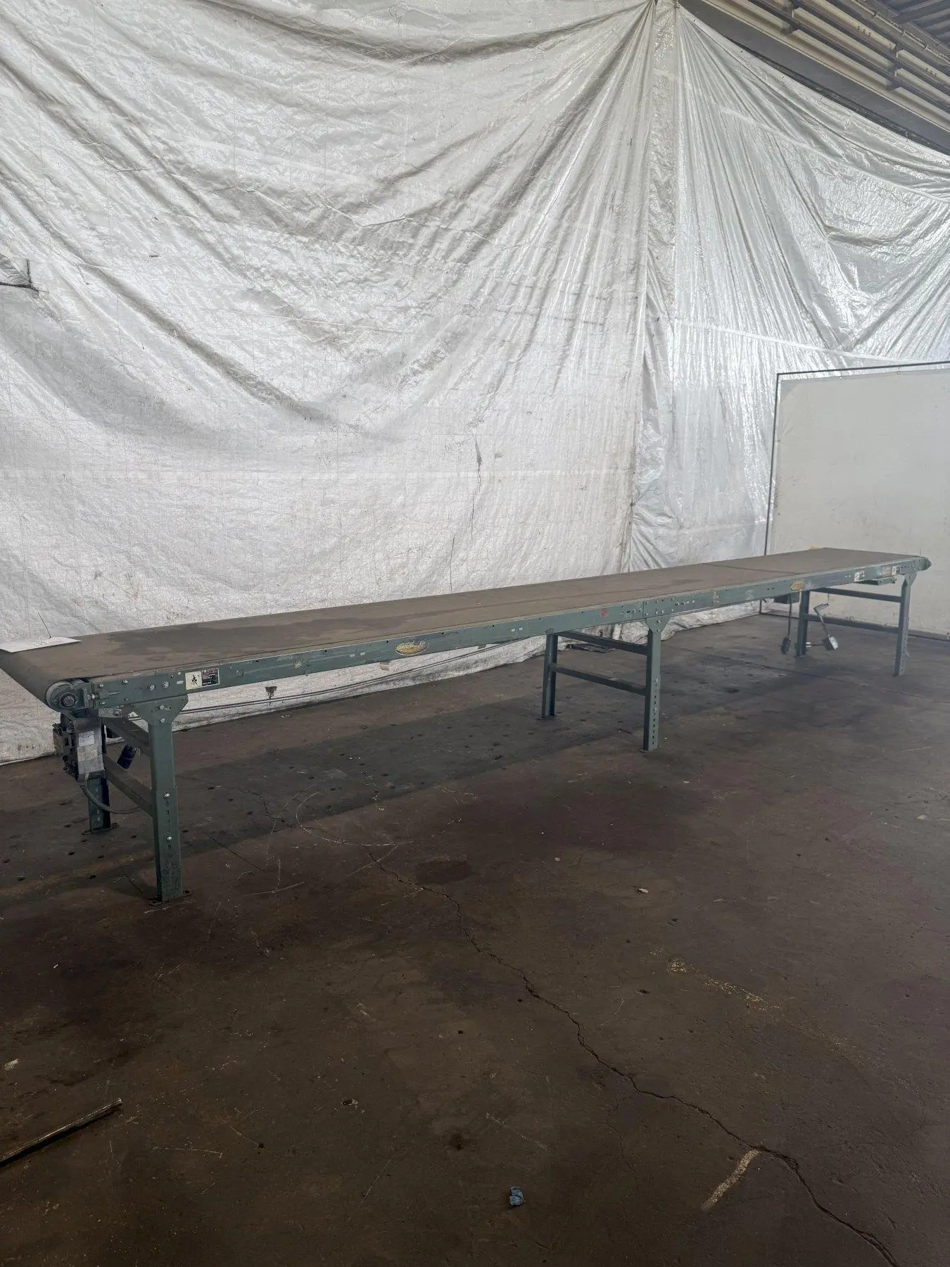 21' X 30" HYTROL POWERED CONVEYOR. STOCK # 0662525.