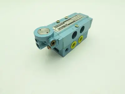 Skinner S3A0AEX4 Pneumatic Directional Control Valve 5-Way 2 Pos 150PSI 1/2" NPT