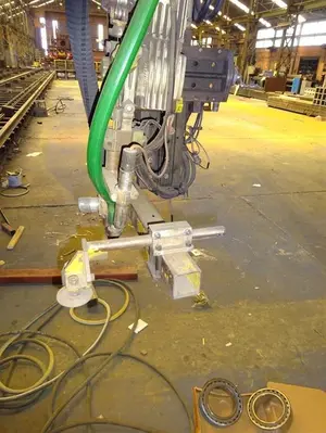 USED ESAB WELDING CRANE FOR COMPOSITE BEAMS