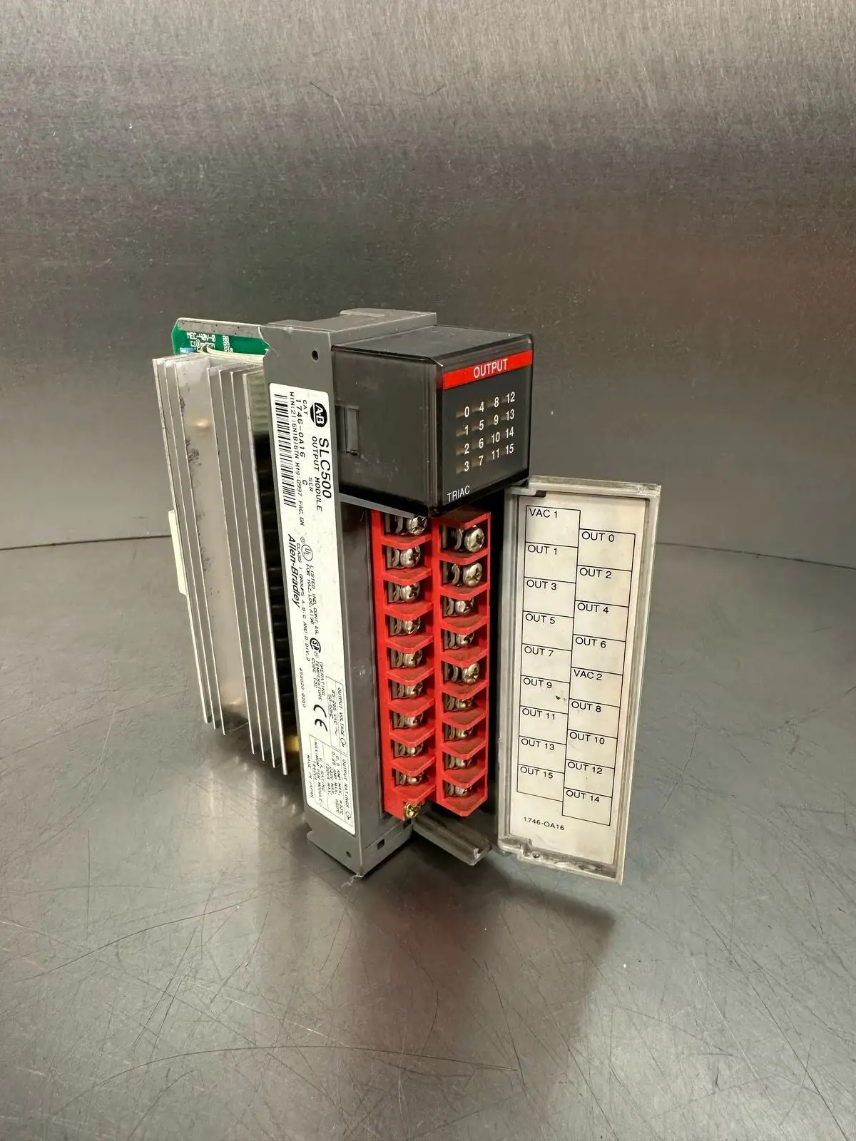 Allen Bradley 1746-0A16 SER. C OUTPUT MODULE SLC500 1746-OA16 (5.3.4)