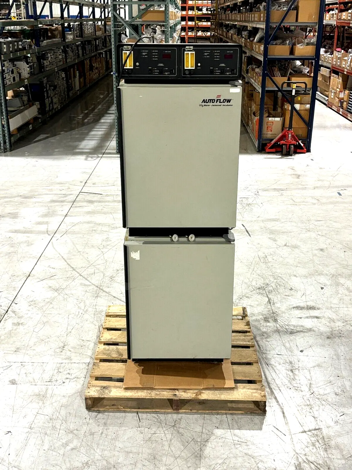 Used Nuaire Auto Flow CO2 Water Jacketed Incubator Lab Incubators Michigan US | Maverick Industrial Sales #1487641