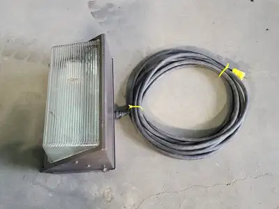 USED LITHONIA LIGHTING TWR2-250M-120-347-LPI-CSA