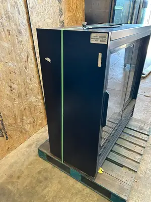 True GDM-41SL-48-HC-LD 46” Refrigerator Merchandiser, 2 Sliding Glass Doors 115v