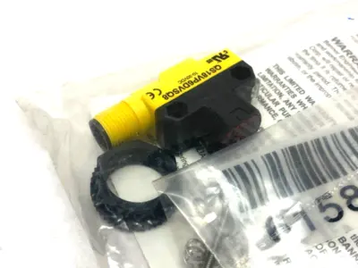 NEW BANNER ENGINEERING WORLD-BEAM ALL PURPOSE PHOTOELECTRIC SENSOR M12 INTEGRAL