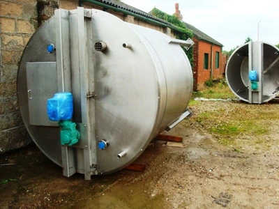 3200 L S/S Enclosed Tank