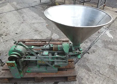 USED EVEREADY MACHINE SINGLE PISTON