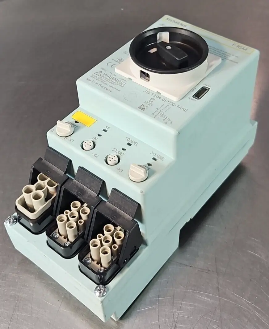 Siemens 3RK1304-0HS00-7AA0 F-RSM Disconnect Module 400V 16A 3Ph loc4B12