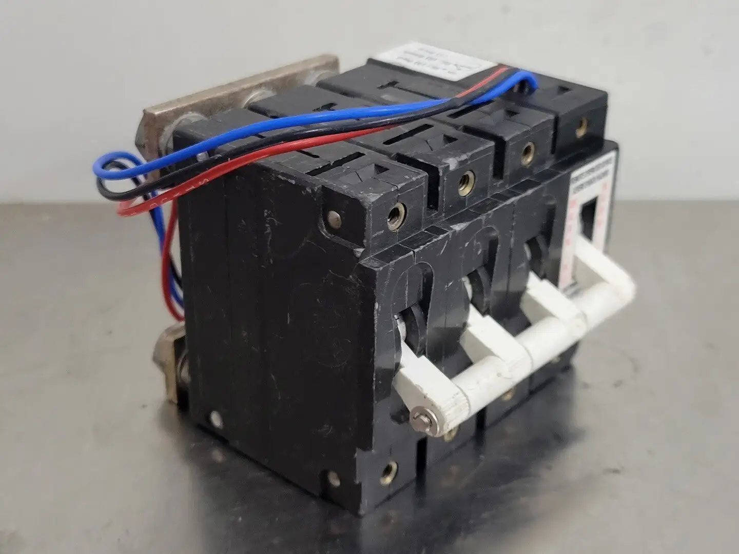 USED CARLING TECHNOLOGIES CA3P0D4825311MA
