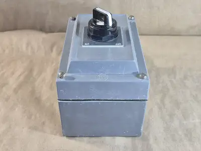 NEW ALLEN-BRADLEY 800H-R2HA4RL